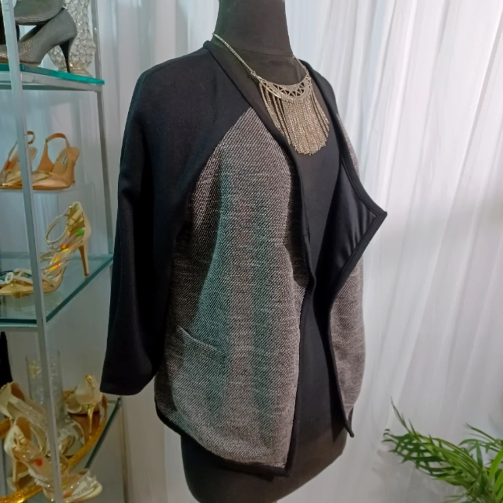 Dana Buchman, Sleek Open Front, Black & White Jacket/Blazer Size: 10